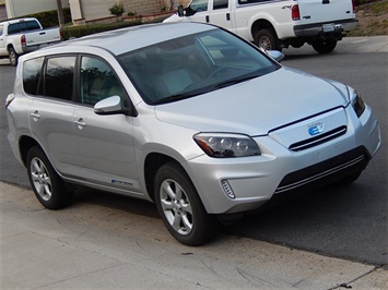 2013 Toyota RAV4 EV   - Photo 4 - San Diego, CA 92126