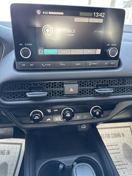 2025 Honda HR-V LX   - Photo 13 - Lynwood, IL 60411