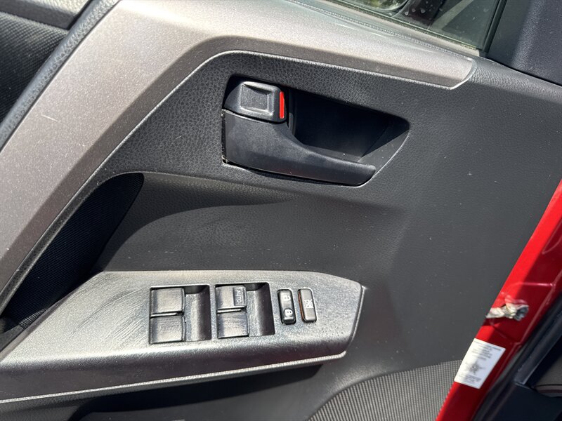 2017 Toyota RAV4 LE - Photo 9 - Lynwood, IL 60411