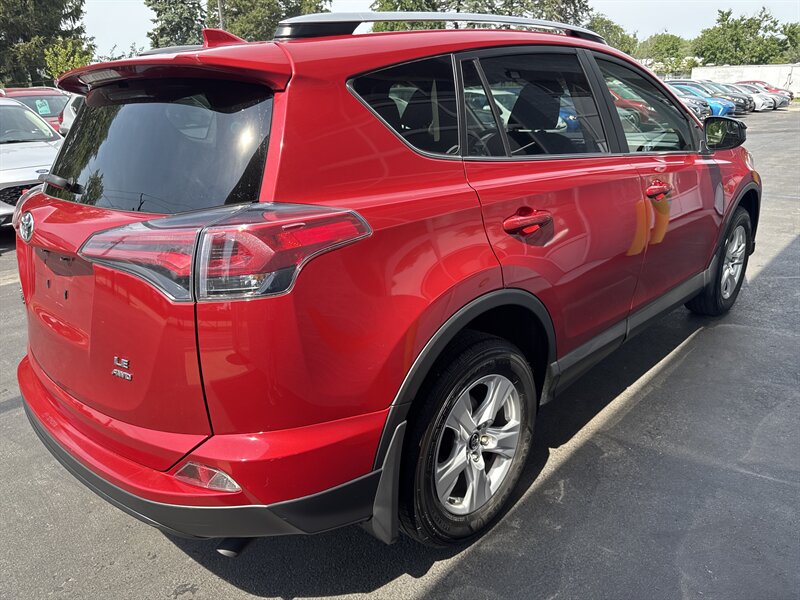2017 Toyota RAV4 LE - Photo 6 - Lynwood, IL 60411