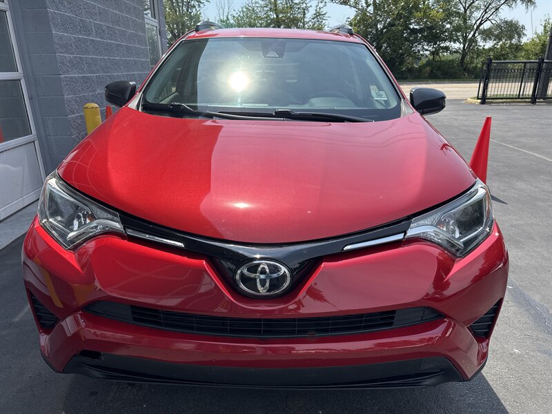 2017 Toyota RAV4 LE - Photo 2 - Lynwood, IL 60411