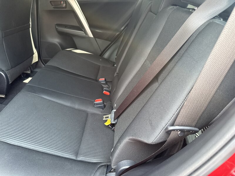 2017 Toyota RAV4 LE - Photo 10 - Lynwood, IL 60411