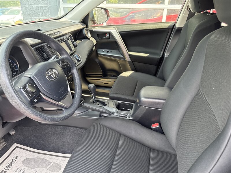 2017 Toyota RAV4 LE - Photo 7 - Lynwood, IL 60411