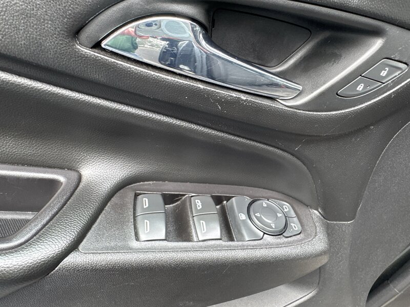 2019 Chevrolet Equinox LT - Photo 9 - Lynwood, IL 60411