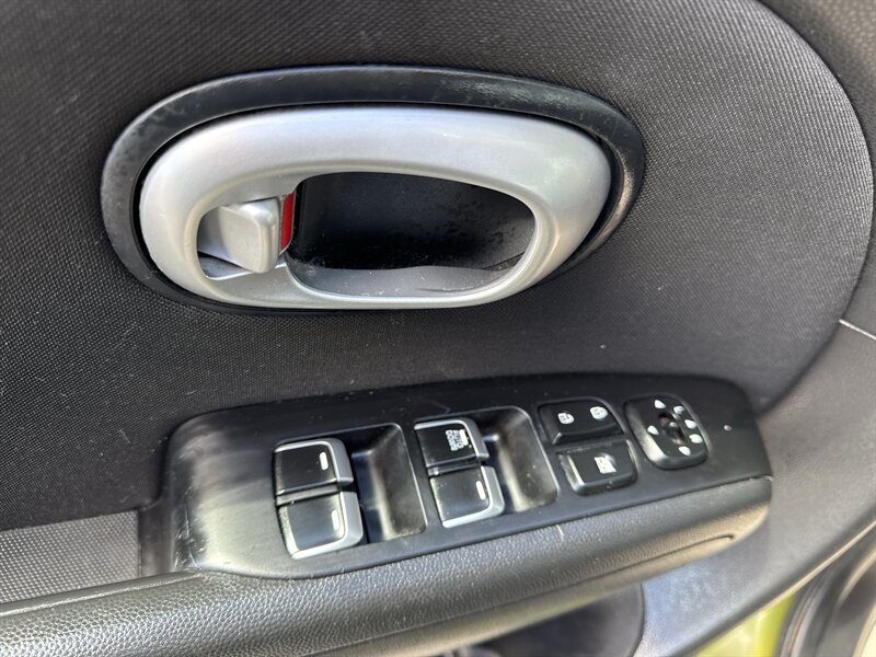 2017 Kia Soul   - Photo 8 - Lynwood, IL 60411