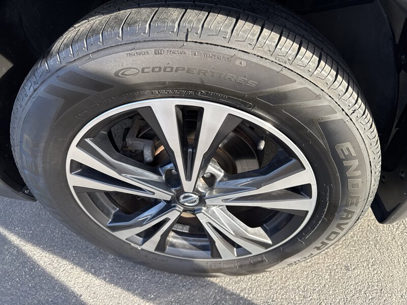 2019 Nissan Rogue SV   - Photo 10 - Lynwood, IL 60411