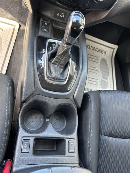 2019 Nissan Rogue SV   - Photo 16 - Lynwood, IL 60411