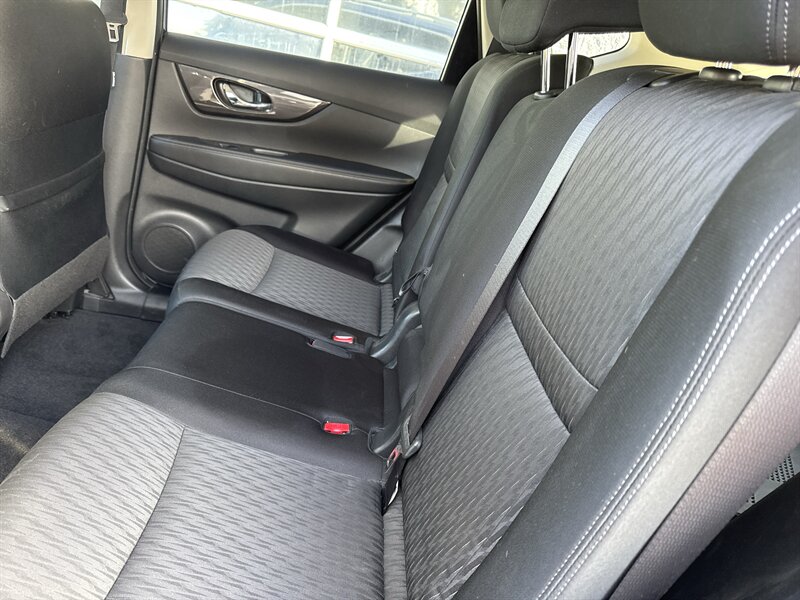 2019 Nissan Rogue SV   - Photo 14 - Lynwood, IL 60411