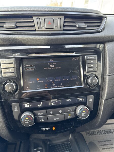 2019 Nissan Rogue SV   - Photo 18 - Lynwood, IL 60411