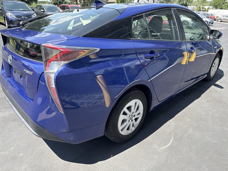 2016 Toyota Prius Two - Photo 6 - Lynwood, IL 60411