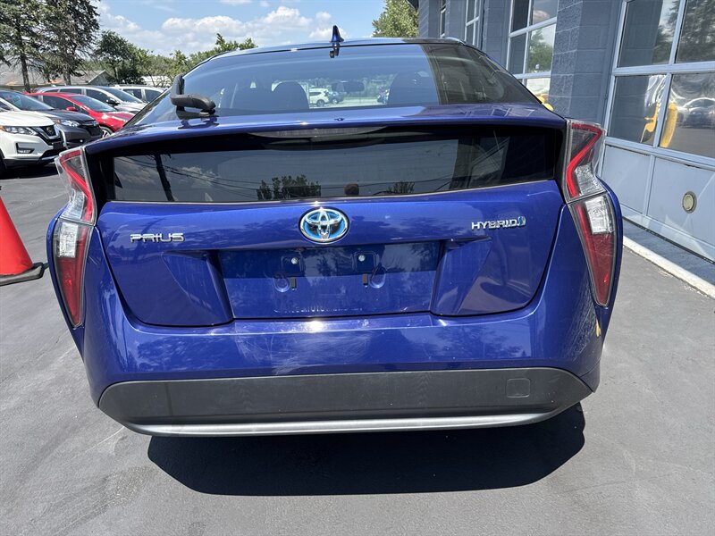 2016 Toyota Prius Two - Photo 5 - Lynwood, IL 60411