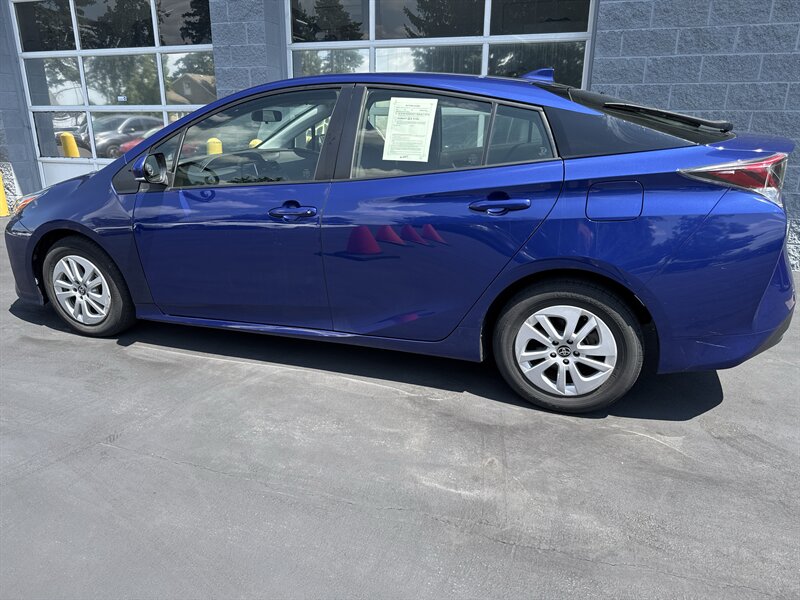 2016 Toyota Prius Two - Photo 4 - Lynwood, IL 60411