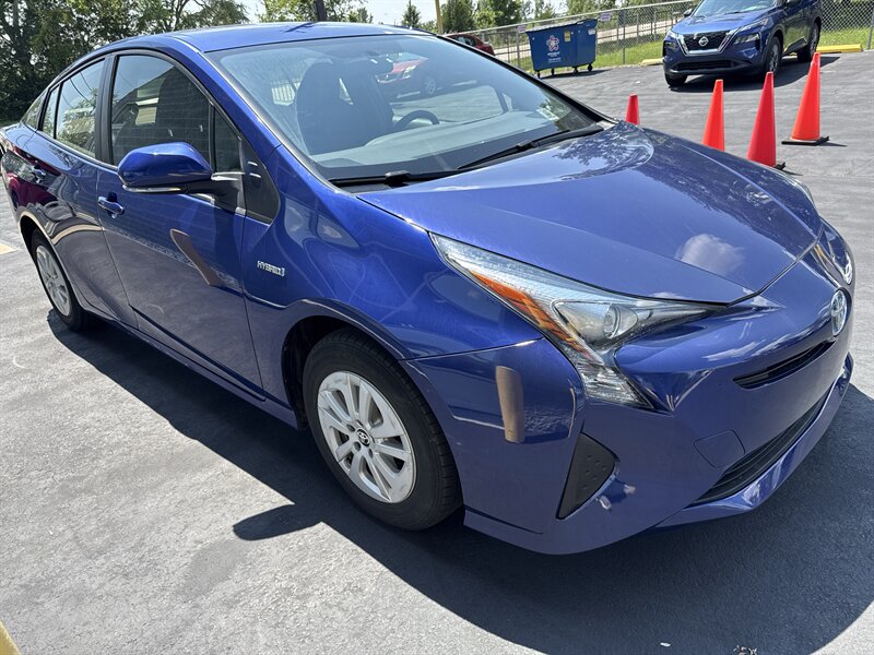 2016 Toyota Prius Two - Photo 1 - Lynwood, IL 60411
