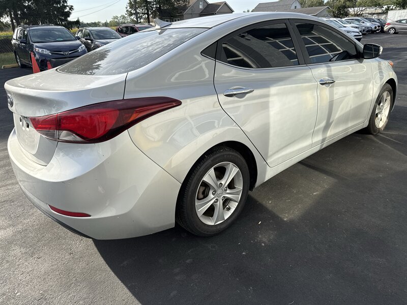 2016 Hyundai ELANTRA SE - Photo 6 - Lynwood, IL 60411