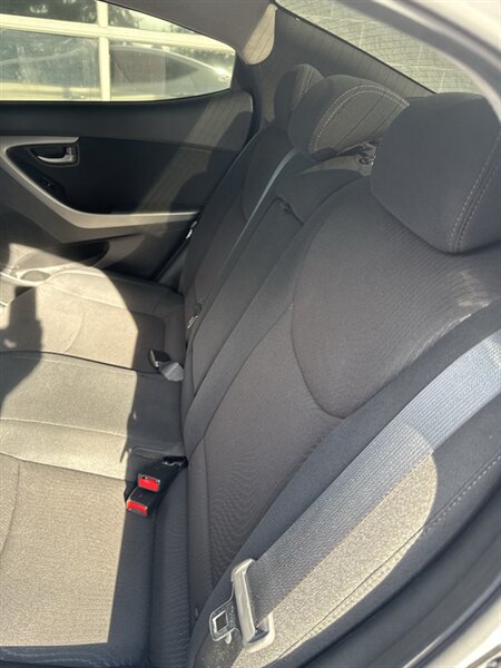 2016 Hyundai ELANTRA SE - Photo 10 - Lynwood, IL 60411