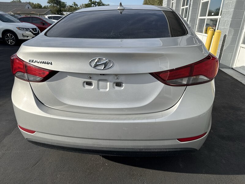2016 Hyundai ELANTRA SE - Photo 5 - Lynwood, IL 60411