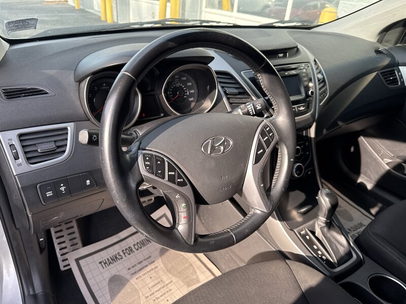 2016 Hyundai ELANTRA SE - Photo 8 - Lynwood, IL 60411