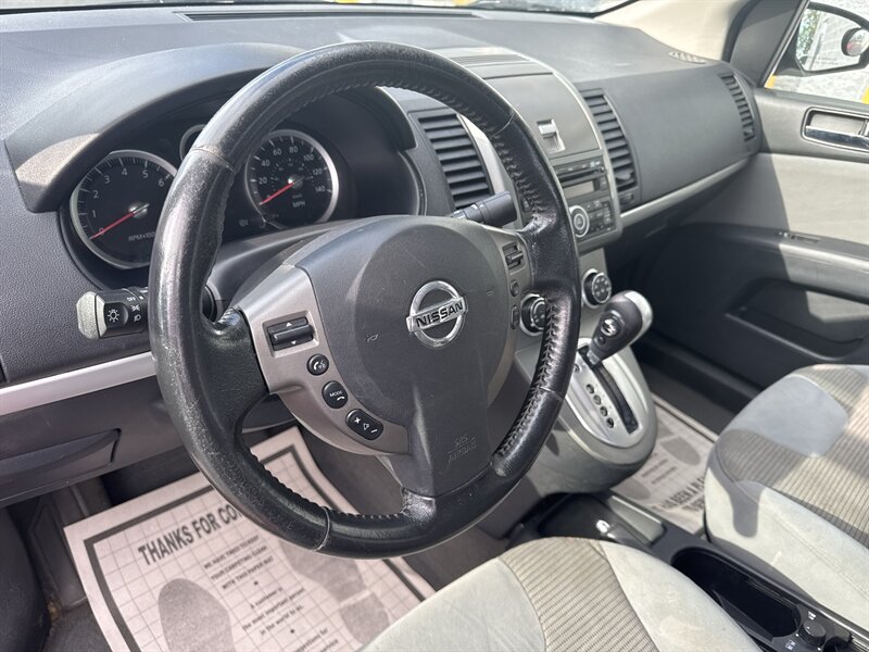 2011 Nissan Sentra 2.0 - Photo 8 - Lynwood, IL 60411