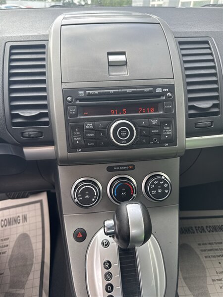 2011 Nissan Sentra 2.0 - Photo 12 - Lynwood, IL 60411
