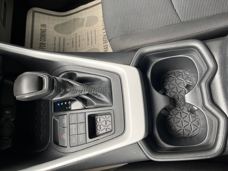 2020 Toyota RAV4 LE   - Photo 14 - Lynwood, IL 60411