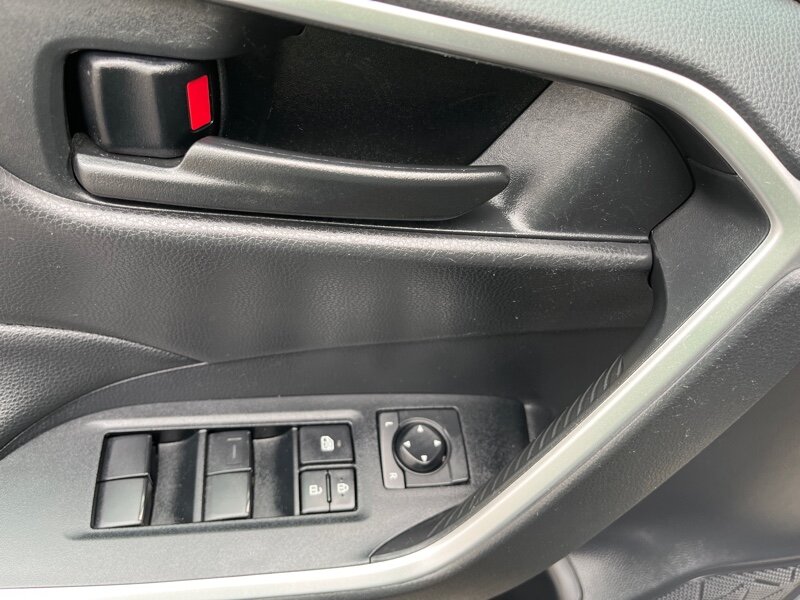 2020 Toyota RAV4 LE   - Photo 9 - Lynwood, IL 60411
