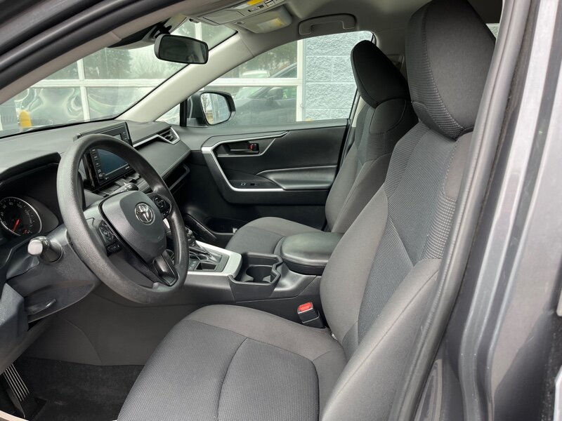 2020 Toyota RAV4 LE   - Photo 7 - Lynwood, IL 60411