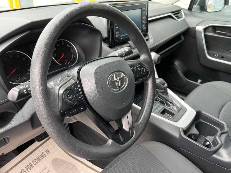 2020 Toyota RAV4 LE   - Photo 8 - Lynwood, IL 60411