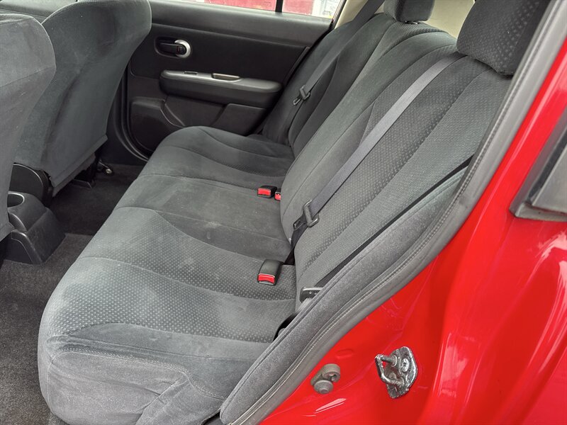 2011 Nissan Versa 1.8 S - Photo 10 - Lynwood, IL 60411
