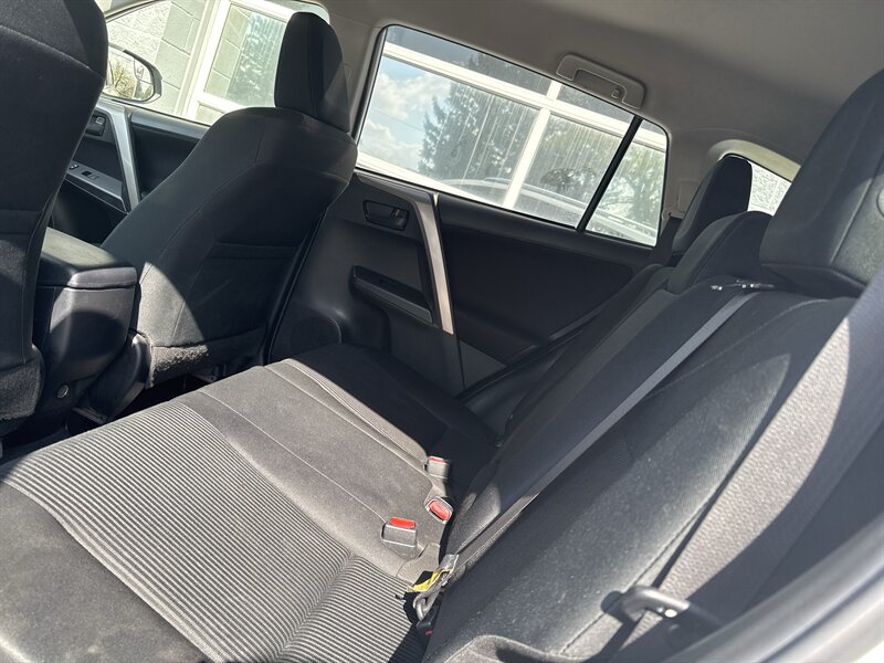 2018 Toyota RAV4 LE   - Photo 12 - Lynwood, IL 60411