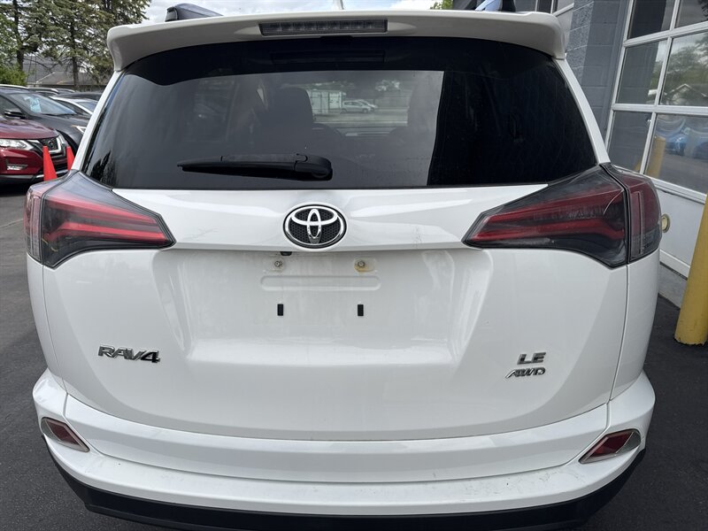 2018 Toyota RAV4 LE   - Photo 6 - Lynwood, IL 60411