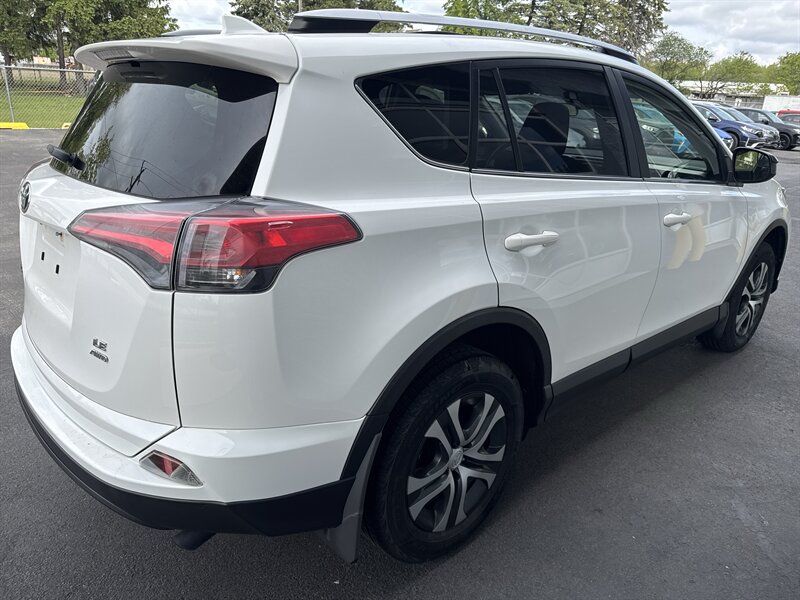 2018 Toyota RAV4 LE   - Photo 7 - Lynwood, IL 60411