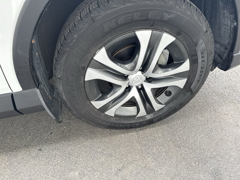 2018 Toyota RAV4 LE   - Photo 8 - Lynwood, IL 60411