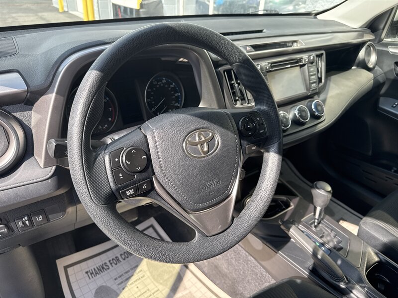 2018 Toyota RAV4 LE   - Photo 10 - Lynwood, IL 60411