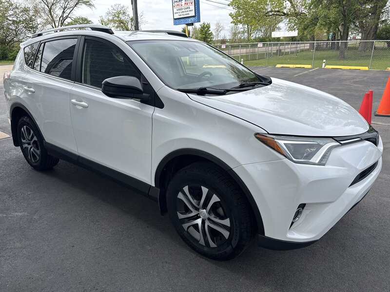 2018 Toyota RAV4 LE   - Photo 1 - Lynwood, IL 60411