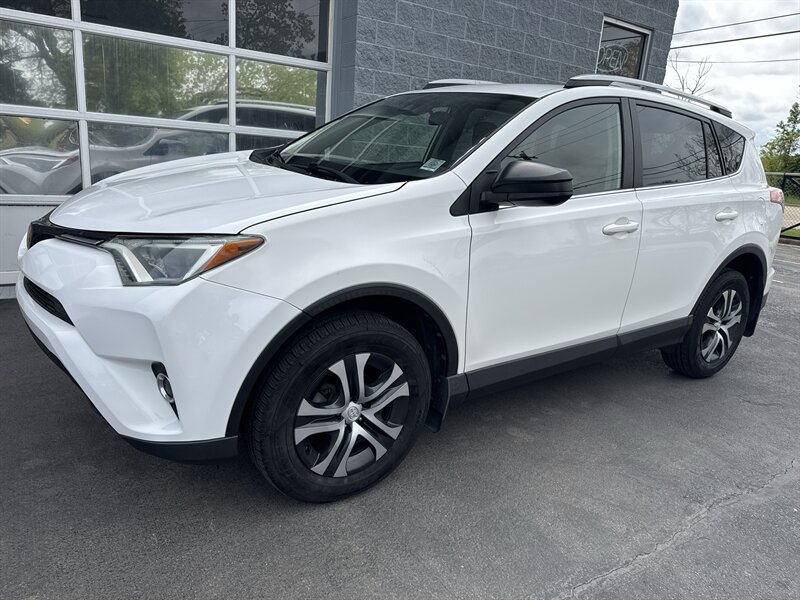 2018 Toyota RAV4 LE   - Photo 4 - Lynwood, IL 60411