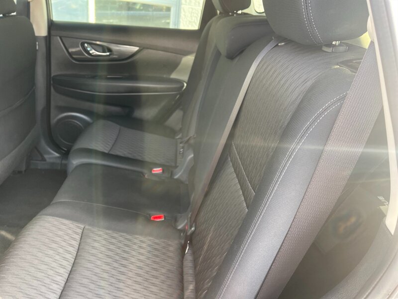 2020 Nissan Rogue SV   - Photo 12 - Lynwood, IL 60411