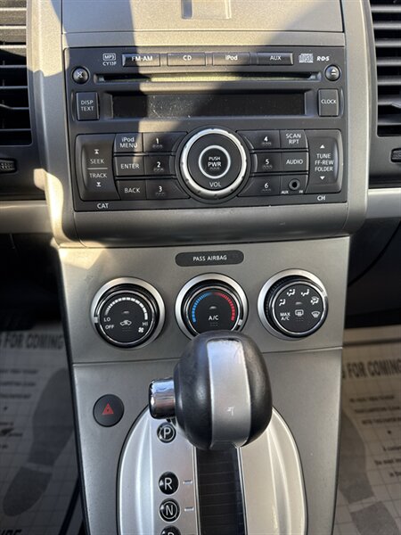 2011 Nissan Sentra 2.0   - Photo 12 - Lynwood, IL 60411
