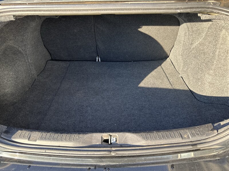 2011 Nissan Sentra 2.0   - Photo 11 - Lynwood, IL 60411