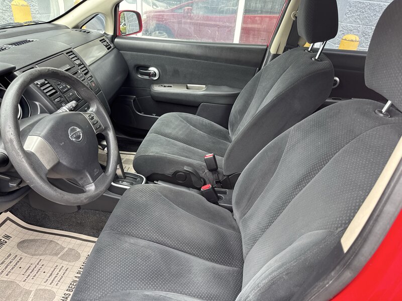 2011 Nissan Versa 1.8 S   - Photo 7 - Lynwood, IL 60411