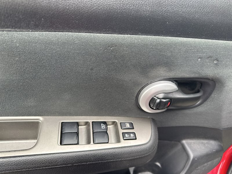 2011 Nissan Versa 1.8 S   - Photo 9 - Lynwood, IL 60411