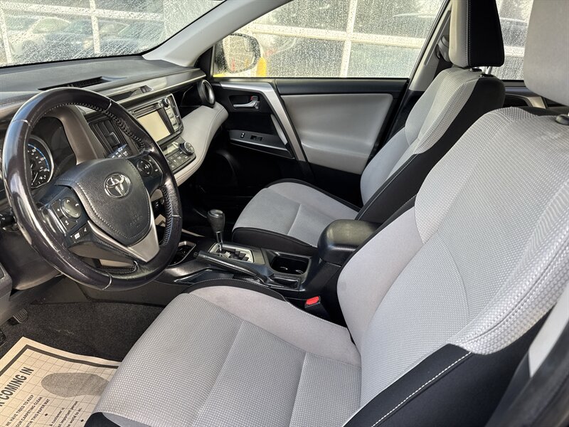 2016 Toyota RAV4 XLE - Photo 7 - Lynwood, IL 60411