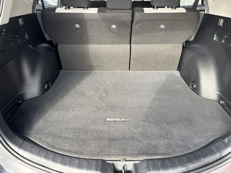 2016 Toyota RAV4 XLE - Photo 12 - Lynwood, IL 60411