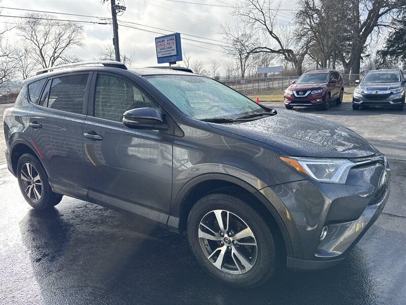 2016 Toyota RAV4 XLE's photo