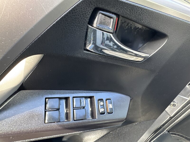 2016 Toyota RAV4 XLE - Photo 9 - Lynwood, IL 60411