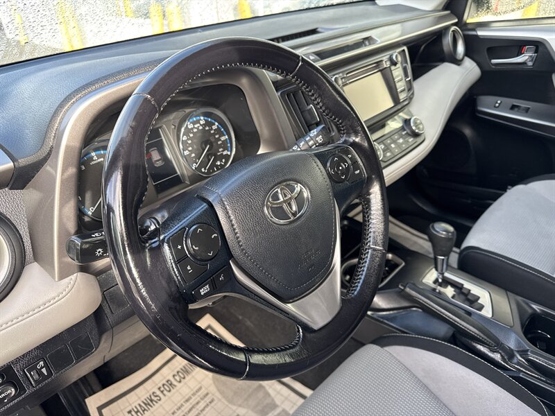 2016 Toyota RAV4 XLE - Photo 8 - Lynwood, IL 60411