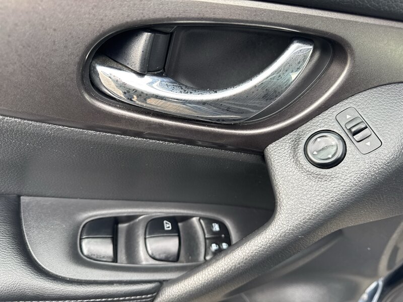 2016 Nissan Rogue SV AWD   - Photo 9 - Lynwood, IL 60411