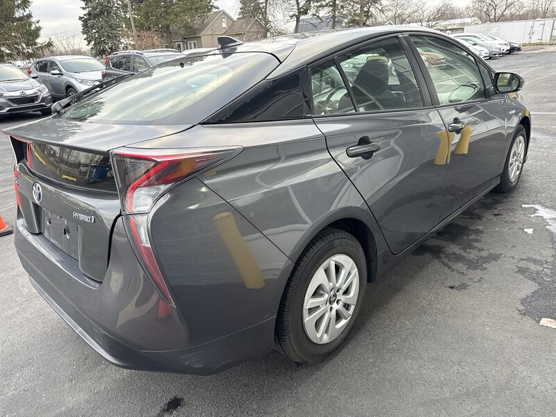 2017 Toyota Prius Two   - Photo 5 - Lynwood, IL 60411