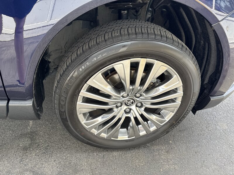 2023 Toyota Venza LE   - Photo 8 - Lynwood, IL 60411
