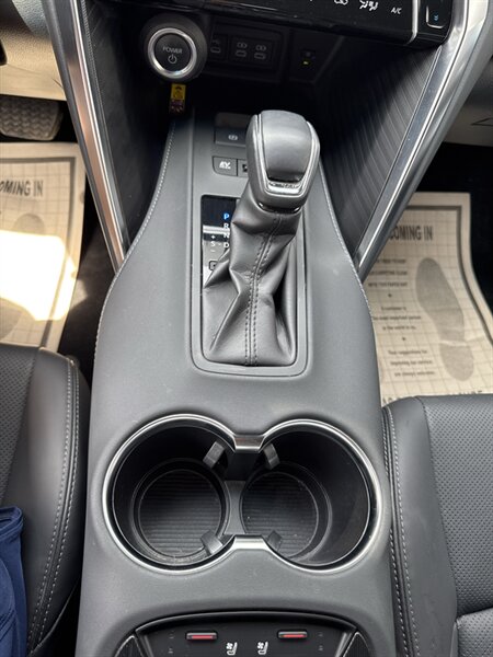 2023 Toyota Venza LE   - Photo 18 - Lynwood, IL 60411