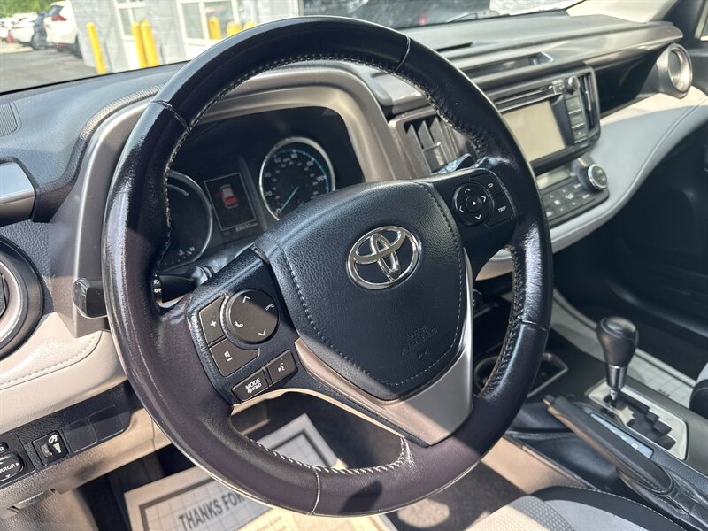 2016 Toyota RAV4 Hybrid XLE   - Photo 14 - Lynwood, IL 60411